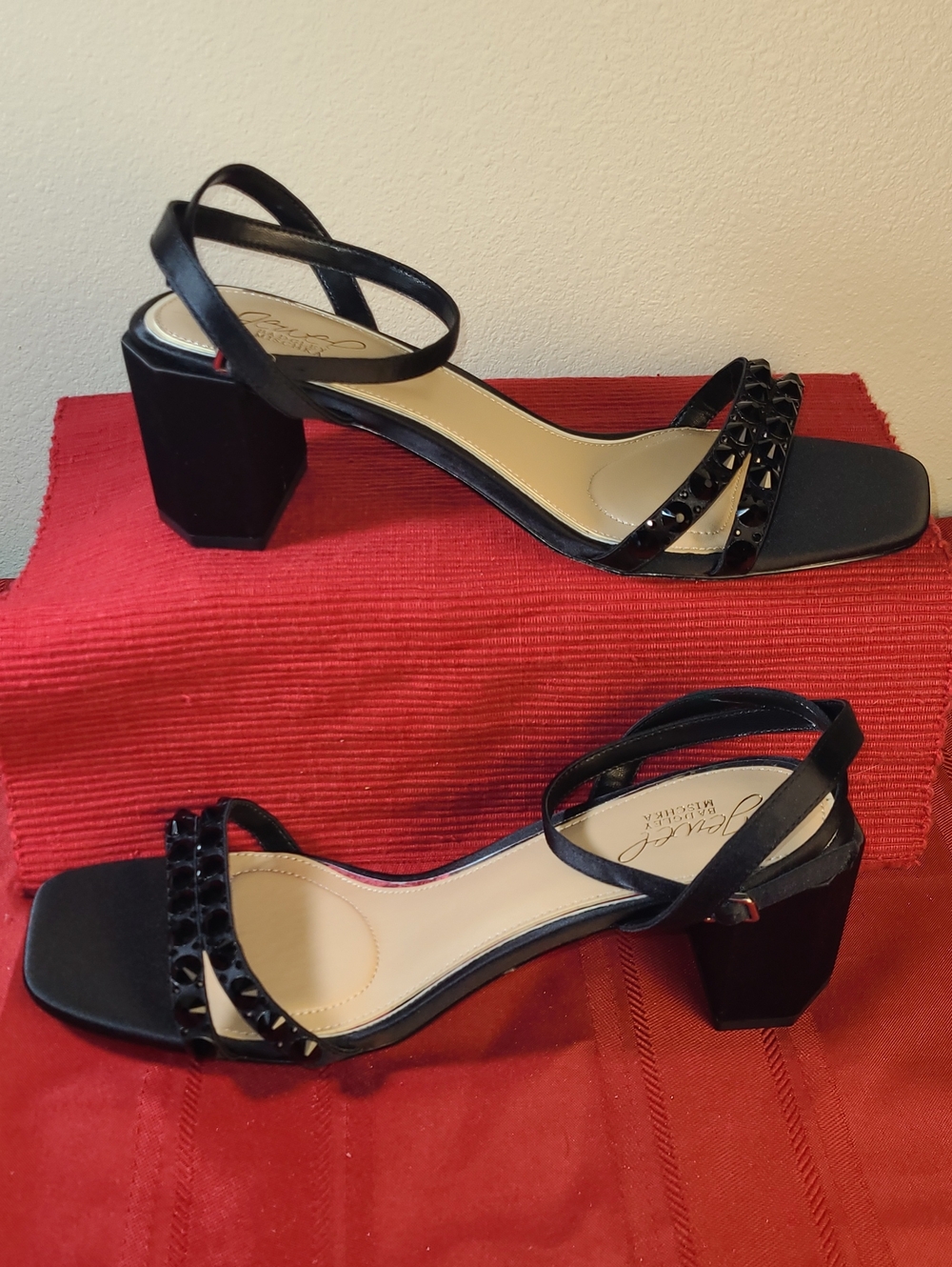 NWOB Jewel Badgley Mischka Honor Black Gemstone Strappy Block Heel Sandals 11